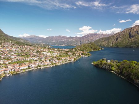Luftaufnahme von Locarno. Locarno ist eine Stadt am Ufer des Lago Maggiore im Kanton Tessin in der Schweiz. Hochwertiges Foto