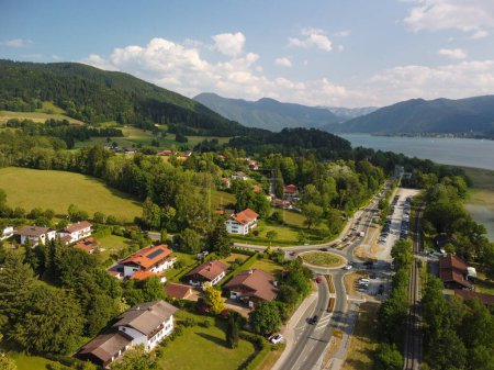 Luftaufnahme von Bad Wiessee am Tegernsee, Oberbayern, Bayern, Deutschland, Europa. Hochwertiges Foto