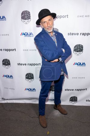 Téléchargez les photos : Steve Rapport assiste à une réception VIP à la Musichead Gallery, Hollywood, Californie, le 4 novembre 2022 - en image libre de droit
