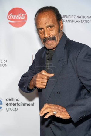 Foto de El actor Fred "The Hammer" Williamson asiste a "Linked by Love" Los Angeles Premiere y Gala en DGA, Los Angeles, CA el 28 de febrero de 2023 - Imagen libre de derechos
