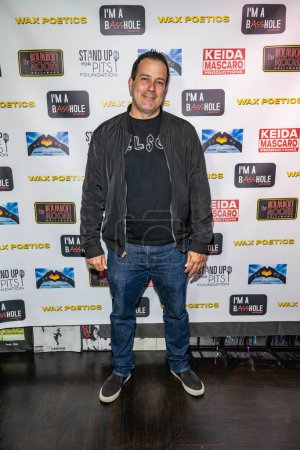 Foto de El comediante Rob Darocha asiste a "Wax Poetics" y "I am A BassHOLE" Comedy Shows at The Bourbon Room, Hollywood, CA June 6, 2023 - Imagen libre de derechos