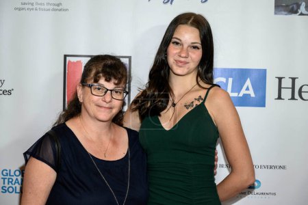 Téléchargez les photos : La receveuse de transplantation cardiaque Jessica Ostrand avec sa mère assiste au gala annuel du prix OneLegacy Ava's Heart au Taglyan Complex, Los Angeles, CA 24 août 2023 - en image libre de droit