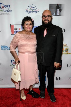 Téléchargez les photos : Barbi Ruiz, récipiendaire d'une double greffe de poumon, avec son mari Ray, assiste au gala annuel du prix OneLegacy Ava's Heart au Taglyan Complex, Los Angeles, CA 24 août 2023 - en image libre de droit