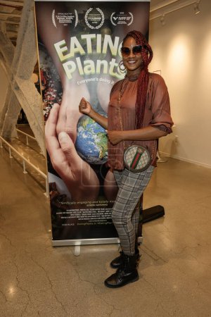 Téléchargez les photos : Le compositeur Kenya Marche assiste à la première de EATING PLANTS Season 2 Los Angeles Projection à STUDIO à Beverly Hills, Los Angeles, CA 28 août 2023 - en image libre de droit