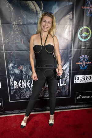 Téléchargez les photos : L'actrice Anastasia Siritsa assiste à la première du film de Los Angeles BENEATH US ALL au Laemmles Town Center 5, Los Angeles, CA 14 septembre 2023 - en image libre de droit
