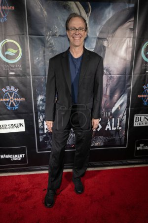 Téléchargez les photos : L'acteur Sean Whalen assiste à la première cinématographique de Los Angeles BENEATH US ALL au Laemmles Town Center 5, Los Angeles, CA 14 septembre 2023 - en image libre de droit