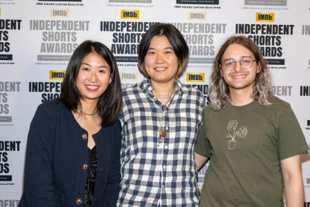 Foto de Productores de Happy Noodle con la directora Helen Chan asisten a los premios Indie Short Film Awards 2023 y a la proyección de Leydenville en Regal Cinemas Live LA, Los Angeles, CA 16 de septiembre de 2023 - Imagen libre de derechos