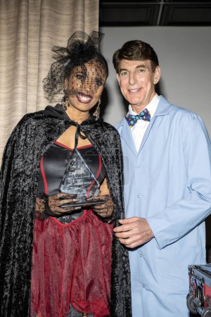 Foto de Autor advocate Areva Martin, TV personality BJ Korros attend 2nd Annual All Ghouls Gala FundRaiser for Autism Care Today at Woodland Hills Country Club, Los Angeles, CA October 28, 2023 - Imagen libre de derechos