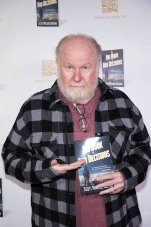 Foto de El vicepresidente de SAG-AFTRA David Jolliffe asiste a Book Soup Presents Scott Michael Nathan 's Signing of "The Big Book of Bad Decisions" en Book Soup, Los Angeles, CA, 22 de febrero de 2024 - Imagen libre de derechos