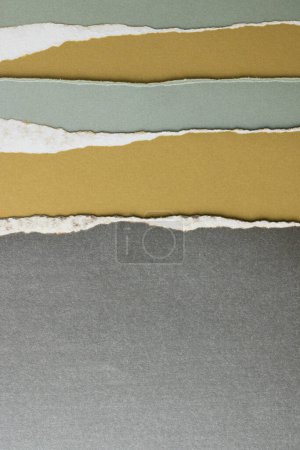 Téléchargez les photos : Découpé des morceaux de papier coloré avec de l'espace de copie. Texture abstraite du papier fond et concept de communication. - en image libre de droit