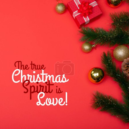 Téléchargez les photos : Composite de voeux de Noël texte sur la décoration de Noël sur fond rouge. Noel, fête, célébration et concept de tradition. - en image libre de droit