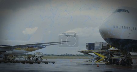 Foto de Imagen de un código QR azul sobre un avión despegando en el fondo imagen compuesta digital - Imagen libre de derechos
