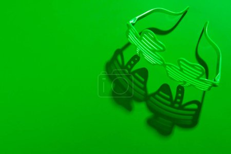 Foto de Image of green clover glasses and copy space on green background. St patrick's day, irish tradition and celebration concept. - Imagen libre de derechos