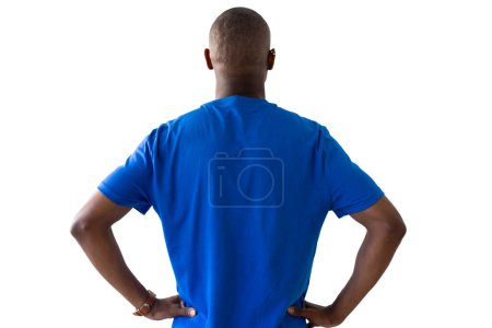 Foto de Hombre afroamericano vistiendo camiseta azul con espacio para copiar sobre fondo blanco. Ropa, moda, estilo y diseño. - Imagen libre de derechos