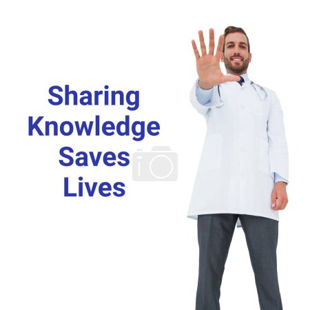 Foto de Composition of sharing knowledge saves lives text over caucasian male doctor. World hepatitis day, medicine and health awareness concept digitally generated image. - Imagen libre de derechos