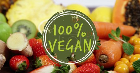 Foto de Compuesto de texto 100 por ciento vegano sobre frutas y verduras. Eco alimentos saludables y productos caseros concepto de imagen generada digitalmente. - Imagen libre de derechos