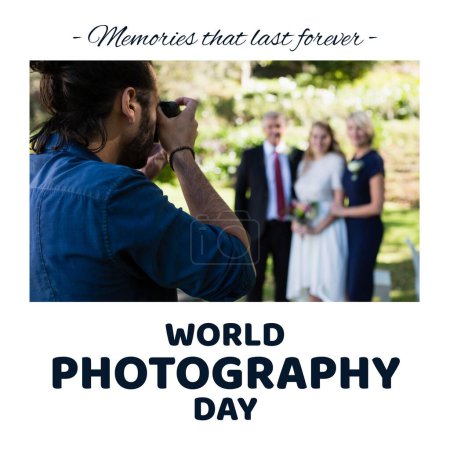 Téléchargez les photos : Journée mondiale de la photographie texte et photographe masculin biracial prenant des photos de mariage. Célébration mondiale de la photographie, souvenirs qui durent éternellement, campagne de promotion image générée numériquement. - en image libre de droit