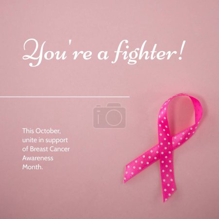 Foto de Este octubre se unen en apoyo del texto del mes de concienciación sobre el cáncer de mama, cinta rosa sobre fondo rosa. Compuesto, eres un luchador, rosa octubre, médico, sanitario, apoyo y concepto de prevención. - Imagen libre de derechos