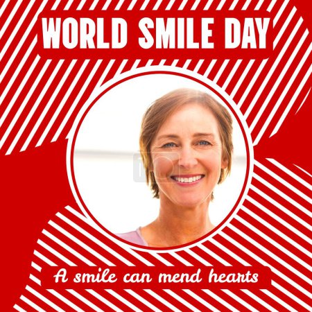 Téléchargez les photos : Composite du monde sourire jour texte et femme caucasienne souriant sur motif sur fond rouge. Sourire, bonheur et expression faciale concept image générée numériquement. - en image libre de droit