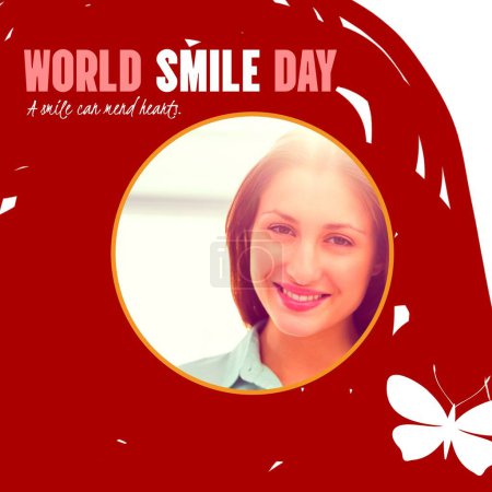 Téléchargez les photos : Composite du monde sourire jour texte et femme caucasienne souriant sur motif sur fond rouge. Sourire, bonheur et expression faciale concept image générée numériquement. - en image libre de droit