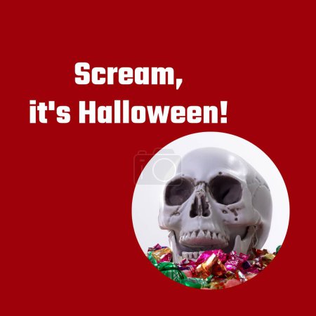 Téléchargez les photos : Composite de cri c'est texte halloween et crâne halloween sur fond rouge. Halloween, concept de tradition et de célébration image générée numériquement. - en image libre de droit