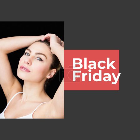 Téléchargez les photos : Composite de texte noir vendredi sur femme caucasienne sur fond noir. Black Friday, concept de vente, d'achat et de vente au détail image générée numériquement. - en image libre de droit