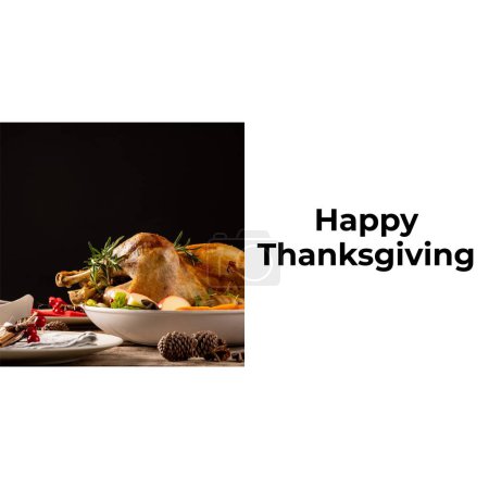 Téléchargez les photos : Joyeux Thanksgiving texte sur blanc avec thanksgiving dinde dîner sur la table. Action de grâces, fête de la récolte, tradition américaine, célébration familiale et automnale image générée numériquement. - en image libre de droit