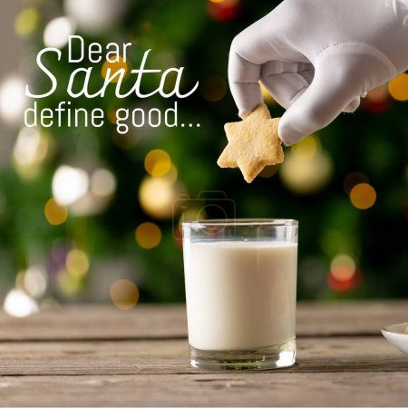 Téléchargez les photos : Composite de biscuit en forme d'étoile plongeant à la main blanche dans le verre de lait et cher père Noël définir un bon texte. Nourriture, boisson, fête de Noël, vacances d'hiver et concept de célébration. - en image libre de droit