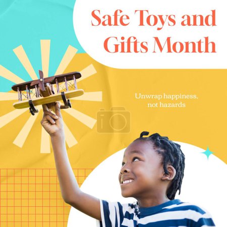 Téléchargez les photos : Composite de jouets sûrs et cadeaux texte de mois sur le garçon afro-américain avec avion. Jouets et cadeaux sûrs mois, fun et concept d'enfance image générée numériquement. - en image libre de droit