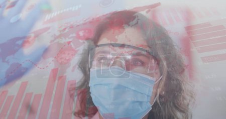 Téléchargez les photos : Image d'une interface numérique montrant des statistiques avec un scientifique tenant un vaccin covid-19 portant des masques faciaux. Soins de santé et protection lors d'une pandémie de coronavirus covid 19, image générée numériquement - en image libre de droit