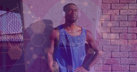 Téléchargez les photos : Traitement de données médicales contre un homme en forme afro-américain portant un casque d'eau potable. sport, fitness et recherche médicale concept technologique - en image libre de droit