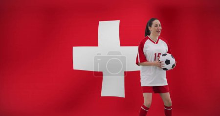 Foto de Imagen de futbolista caucásica sobre bandera de Suiza. - Imagen libre de derechos