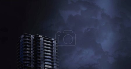 Foto de Imagen digital de un edificio con relámpagos en el cielo con nubes en el fondo - Imagen libre de derechos