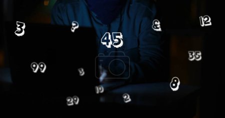 Téléchargez les photos : Image de nombres flottants sur un homme caucasien utilisant un ordinateur portable. concept global de science, technologie et interface numérique image générée numériquement. - en image libre de droit