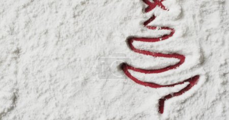 Téléchargez les photos : Image du sapin de Noël dessinée en fond de neige. Noel, tradition et concept de célébration image générée numériquement. - en image libre de droit