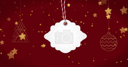 Imagen de etiqueta navideña con espacio para copiar, decoraciones y nieve cayendo sobre fondo rojo. Navidad, invierno, festividad, tradición y concepto de celebración imagen generada digitalmente.