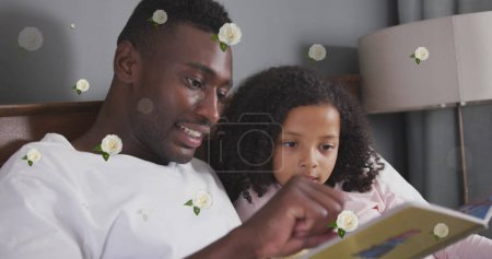 Téléchargez les photos : Image de roses sur heureux père afro-américain et fille lecture livre. vie de famille, enfance, amour et concept de soins image générée numériquement. - en image libre de droit