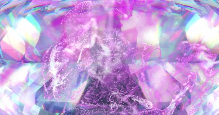 Foto de Imagen de formas púrpuras moviéndose sobre cristal. Fondo abstracto, futuro retro y concepto de patrón de imagen generada digitalmente. - Imagen libre de derechos