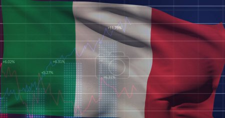 Téléchargez les photos : Image du traitement des données financières sur le drapeau de l'Italie. Finance globale, politique et concept d'interface numérique image générée numériquement. - en image libre de droit