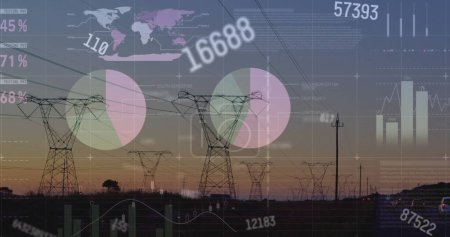 Bild der Finanzdatenverarbeitung über Strommasten auf dem Feld. Globale Finanzen, Energie- und Umweltkonzept digital generiertes Image.