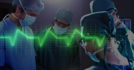 Foto de Imagen de la frecuencia cardíaca de neón sobre diversos cirujanos durante la operación. Concepto de salud y medicina imagen generada digitalmente. - Imagen libre de derechos