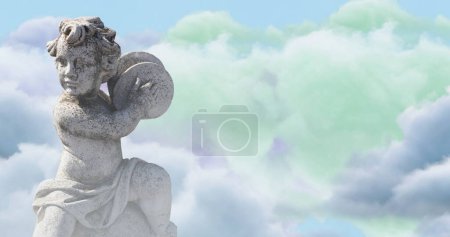Foto de Imagen de escultura gris de Cupido sobre cielo azul y nubes, espacio de copia. Fondo abstracto, arte y concepto de estatuas, imagen generada digitalmente. - Imagen libre de derechos
