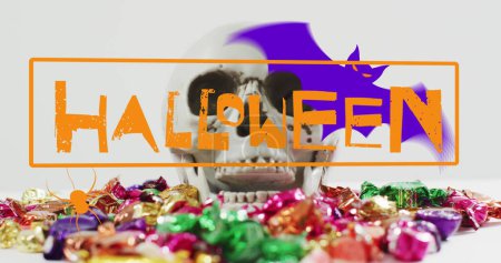Téléchargez les photos : Image de texte d'Halloween heureux sur le crâne et les bonbons. tradition halloween et concept de célébration image générée numériquement. - en image libre de droit