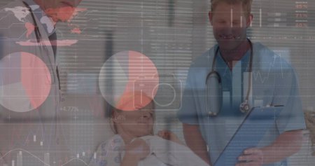 Téléchargez les photos : Image de traitement de données sur des médecins caucasiens avec patient. Médecine mondiale et concept d'interface numérique image générée numériquement. - en image libre de droit
