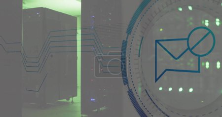 Imagen del icono del bloque de mensajes sobre el escáner redondo contra la sala de servidores de computadoras. Concepto de tecnología de seguridad cibernética y almacenamiento de datos empresariales