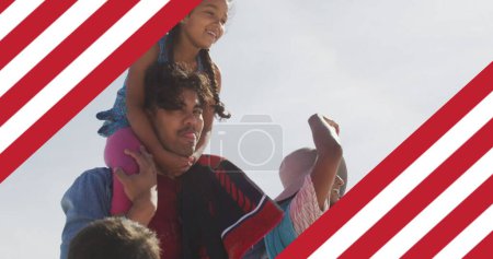 Téléchargez les photos : Image du drapeau des États-Unis d'Amérique sur le père biracial portant fille piggyback. Patriotisme américain, diversité et concept de tradition image générée numériquement. - en image libre de droit