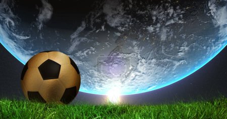 Foto de Imagen de globo giratorio sobre pelota de fútbol sobre hierba. Mundial de fútbol concepto de imagen generada digitalmente. - Imagen libre de derechos