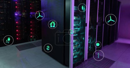 Image von Öko-Symbolen und Datenverarbeitung über Computer-Server. Globales Geschäft, Verbindungen, Rechen- und Datenverarbeitungskonzept digital generiertes Bild.