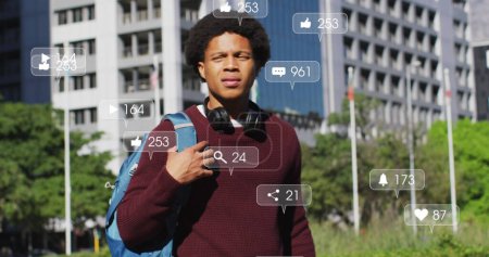 Téléchargez les photos : Image d'icônes médiatiques sur un homme afro-américain marchant. Concept global d'entreprise et d'interface numérique image générée numériquement. - en image libre de droit
