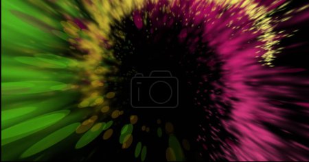 Foto de Imagen de coloridos senderos de luz y manchas formando círculos sobre fondo negro. Fondo abstracto, concepto de luz y movimiento imagen generada digitalmente. - Imagen libre de derechos